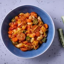 Fasola w sosie pomidorowym z curry Fasola w sosie pomidorowym z curry