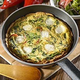 Wegetariańska frittata ze szpinakiem i mozzarellą Wegetariańska frittata ze szpinakiem i mozzarellą