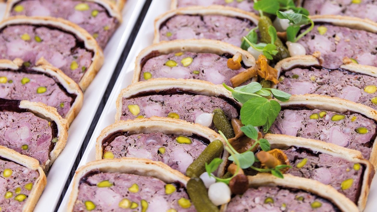 Terrina mięsna w kruchym cieście z galaretką Porto