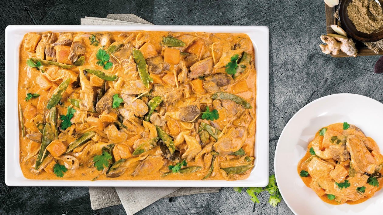 Curry z kaczką, groszkiem cukrowym, dynią i boczniakami