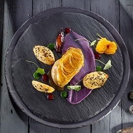 Filet z kaczki confit, puree z czerwonej kapusty, kluska z twarogu i ziemniaków