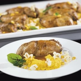 Konfitowane udko kurczaka z kukurydzianym puree i popcornem Konfitowane udko kurczaka z kukurydzianym puree i popcornem