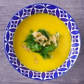 Krem drobiowy z żółtym curry i wodorostami Krem drobiowy z żółtym curry i wodorostami