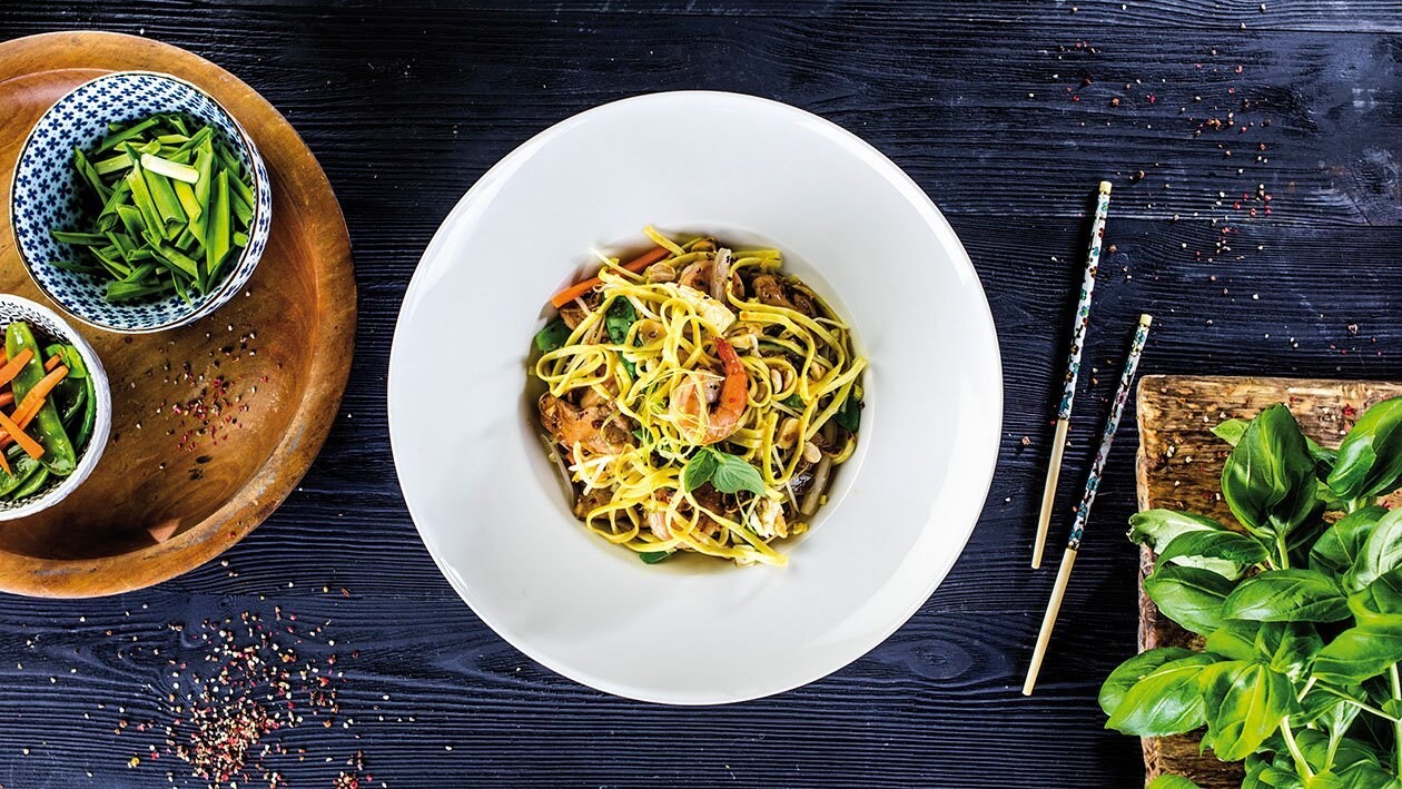 Makaron stir-fry z kurczakiem i krewetkami – - Przepis Makaron stir-fry z kurczakiem i krewetkami – - Przepis
