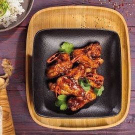 Pikantne skrzydełka z kurczaka w stylu koreańskim Pikantne skrzydełka z kurczaka w stylu koreańskim