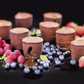 Fondant czekoladowy ze świeżymi owocami Fondant czekoladowy ze świeżymi owocami
