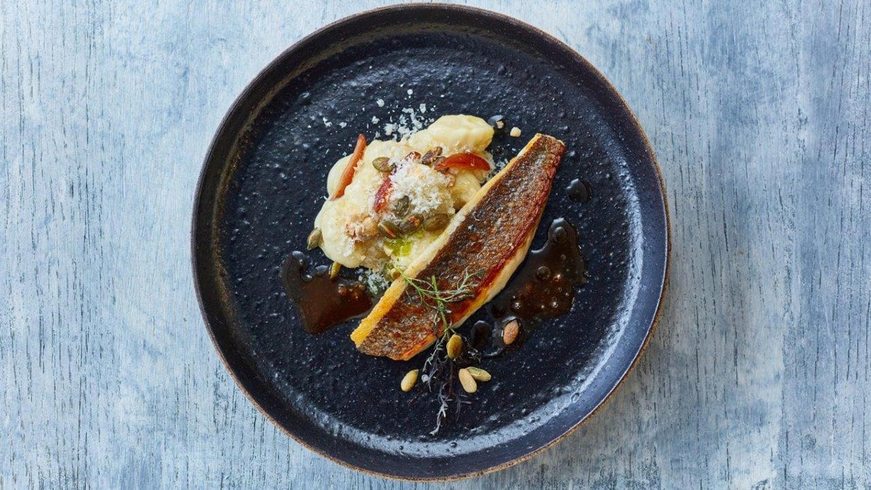 Chrupiąca dorada z domowymi Gnocchi, daktylami i parmezanem