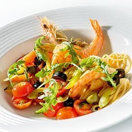 Makaron spaghetti z krewetkami, pomidorami i rukolą Makaron spaghetti z krewetkami, pomidorami i rukolą