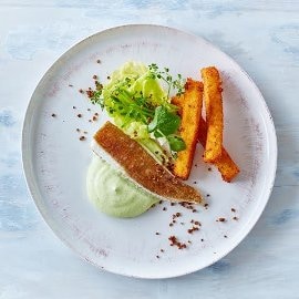 Turbot z frytkami w zielonym sosie holenderskim Turbot z frytkami w zielonym sosie holenderskim