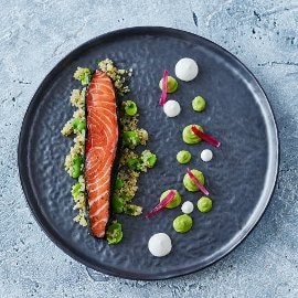 Łosoś marynowany z komosą ryżową