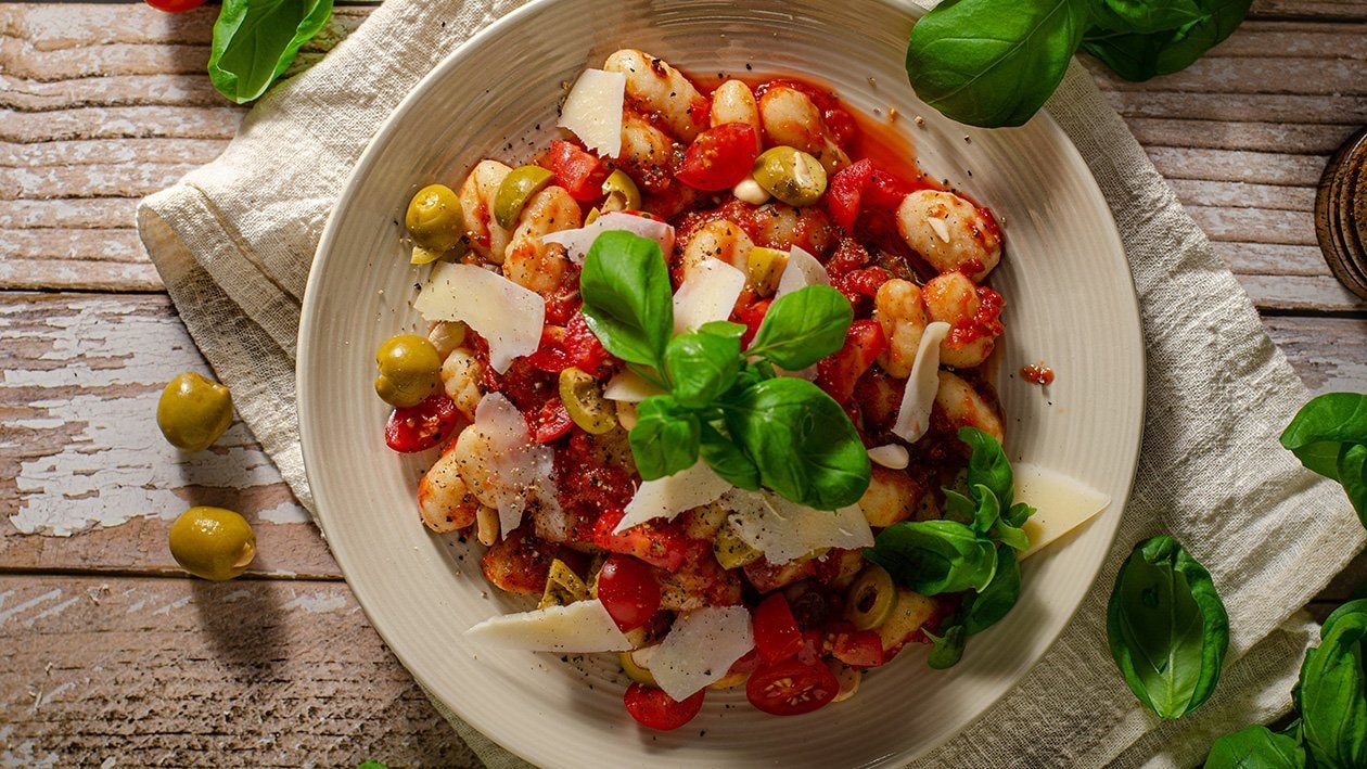 Gnocchi z maślanym sosem pomidorowym i oliwkami – - Przepis