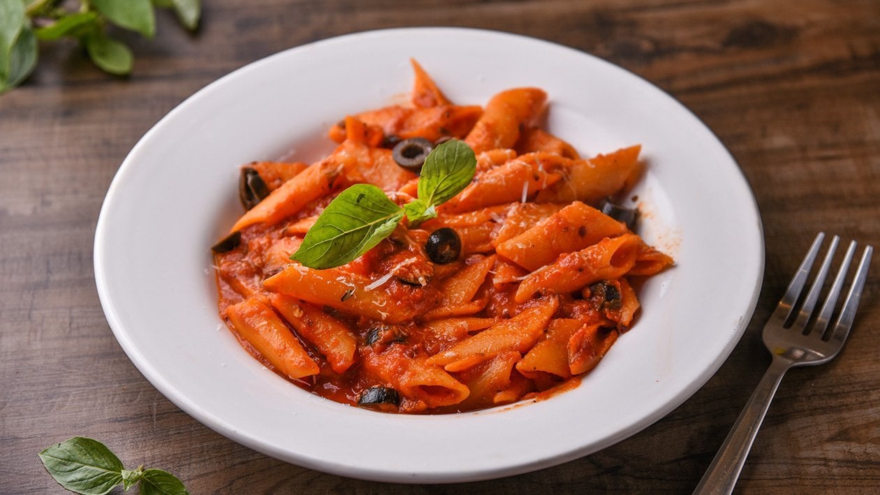 Penne Arrabbiata z czarnymi oliwkami – - Przepis