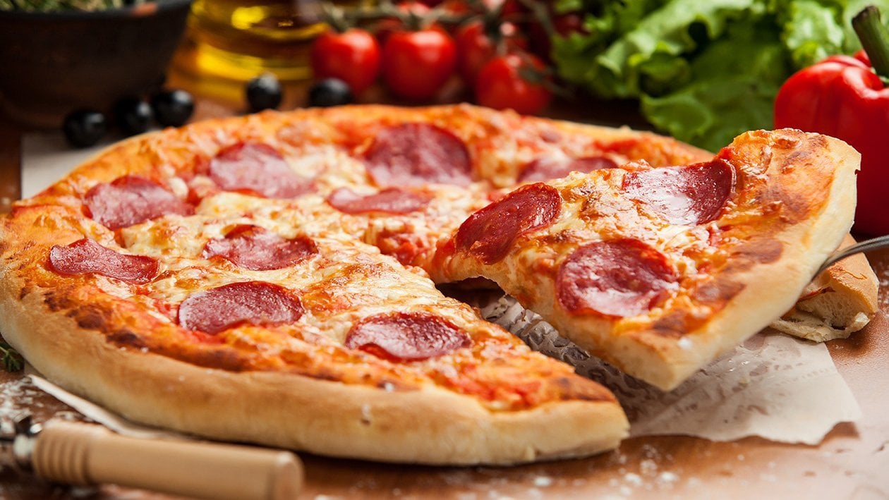 Pizza Salami - Cacciatore – - Przepis