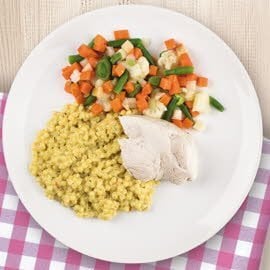 Kremowy makaron z kurczakiem i warzywami