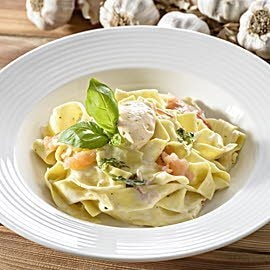 Pappardelle z łososiem wędzonym i mascarpone Pappardelle z łososiem wędzonym i mascarpone