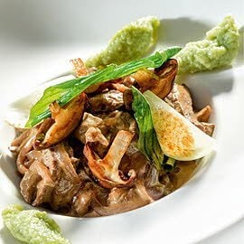 Beef Strogonow z grzybami shitake i kluskami z kolendrą Beef Strogonow z grzybami shitake i kluskami z kolendrą