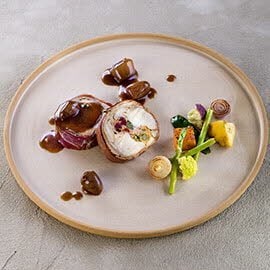 Comber króliczy z sercami drobiowymi Comber króliczy z sercami drobiowymi