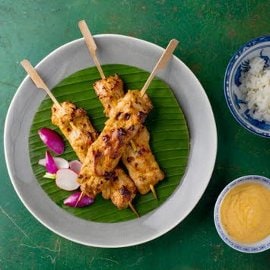 Satay z polędwiczki wieprzowej z kremowym sosem orzechowym Satay z polędwiczki wieprzowej z kremowym sosem orzechowym