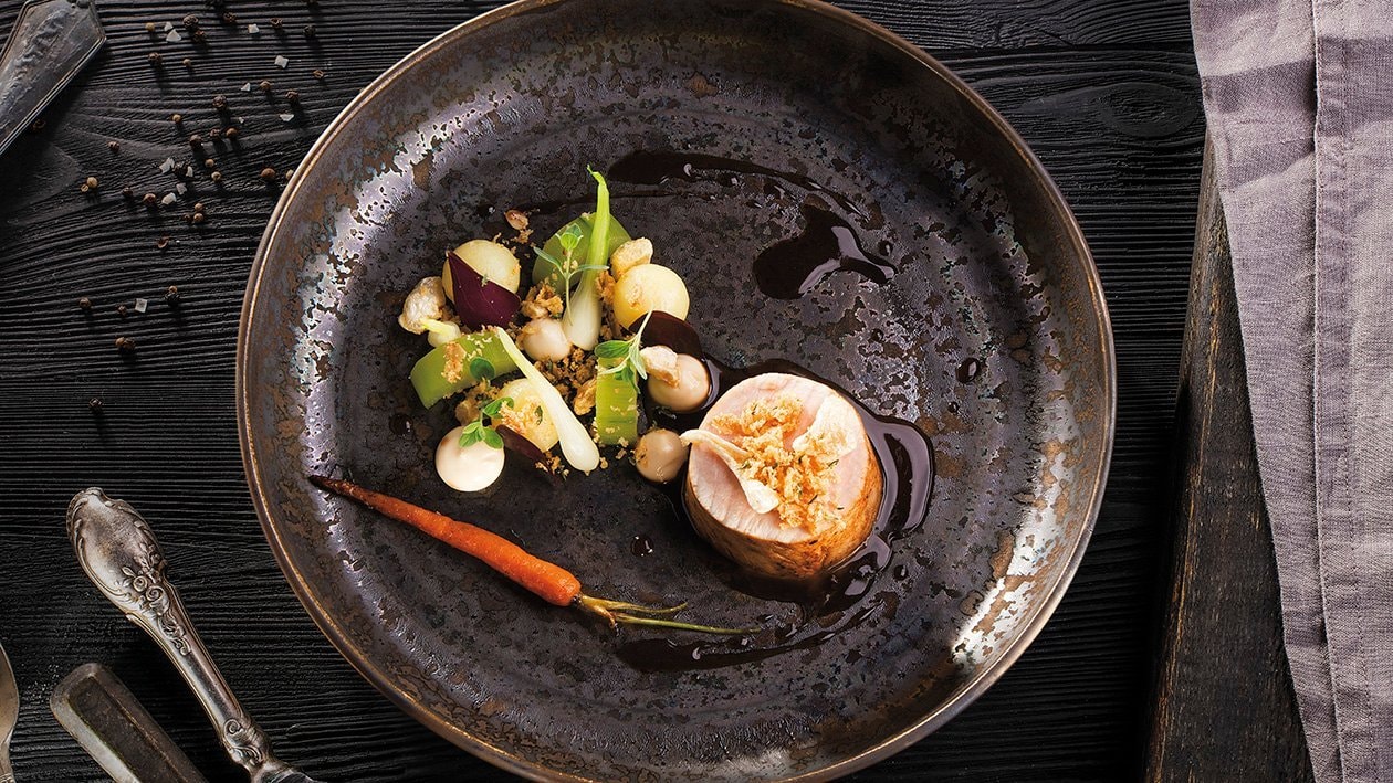 Schab z demi-glace warzywnym i sałatką ziemniaczaną z ogórkiem – - Przepis Schab z demi-glace warzywnym i sałatką ziemniaczaną z ogórkiem – - Przepis