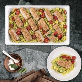 Schab z kruszonką z boczku i cebuli na zielonym pappardelle z pesto z rukoli i bazylii Schab z kruszonką z boczku i cebuli na zielonym pappardelle z pesto z rukoli i bazylii