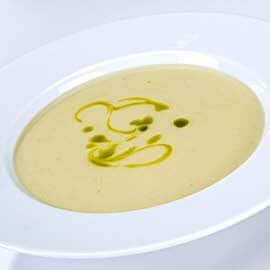 Wegański krem z białych warzyw z pietruszkową oliwą