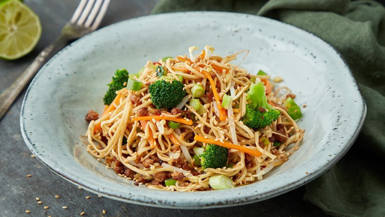 Wegetariańskie danie z woka z makaronem Asian Noodles – - Przepis