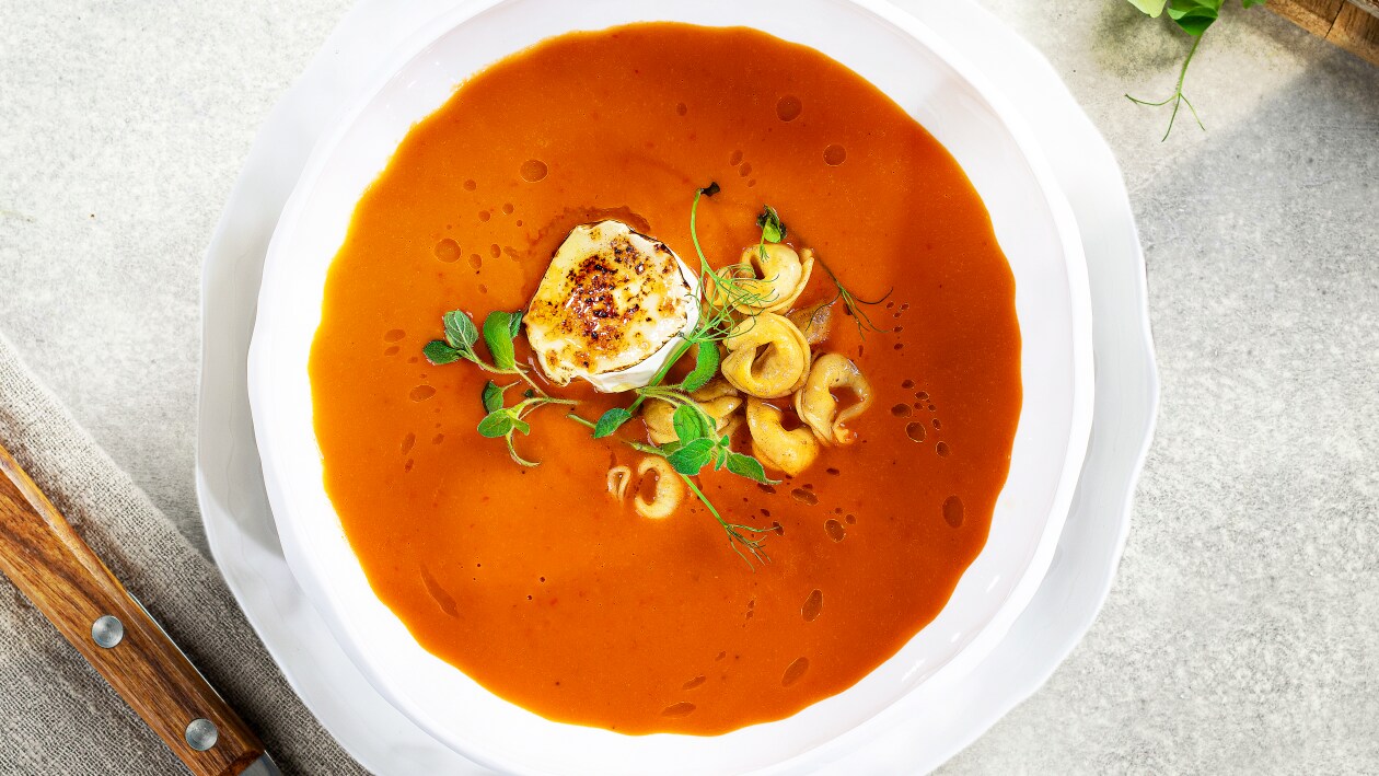 Krem z wędzonej papryki/ tortellini mięsne – - Przepis