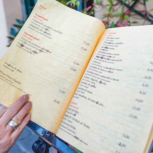 Jak ułożyć kartę menu w restauracji