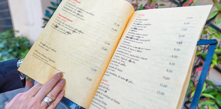 Jak ułożyć kartę menu w restauracji