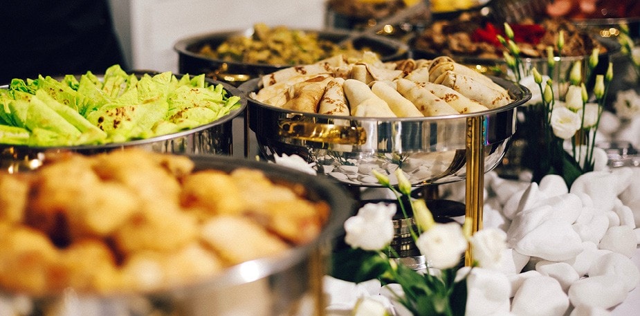 Catering no waste – zachęć gości do niewyrzucania jedzenia!