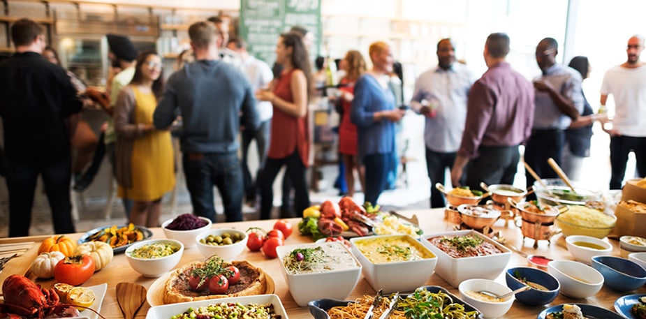 Jak zorganizować catering, który zachwyci gości i na którym zarobisz?