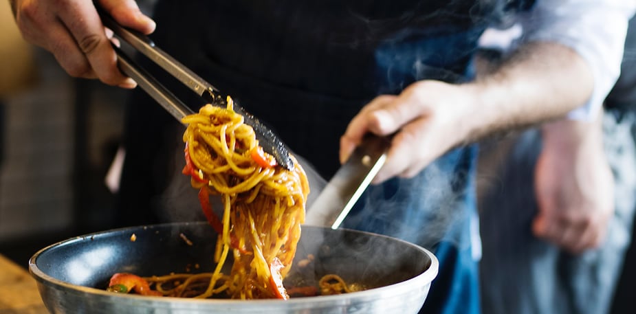 Trend na czerwiec: Live cooking