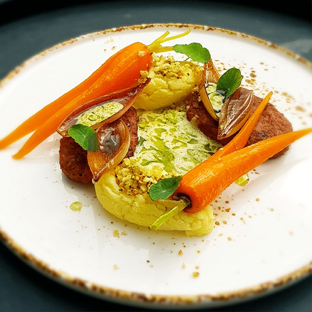 Plating w wegetariańskiej kuchni, czyli jak serwować dania bez mięsa?